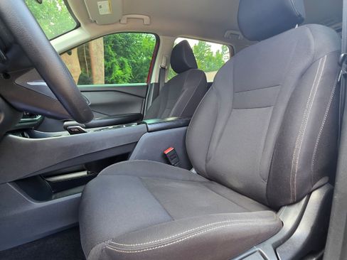 Used 2024 Nissan Rogue S FWD image 18
