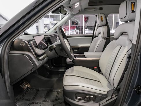 Used 2023 Rivian R1S Adventure image 4