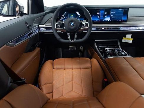 Used 2025 BMW 760i xDrive w/ Executive Package AWD/4WD image 3