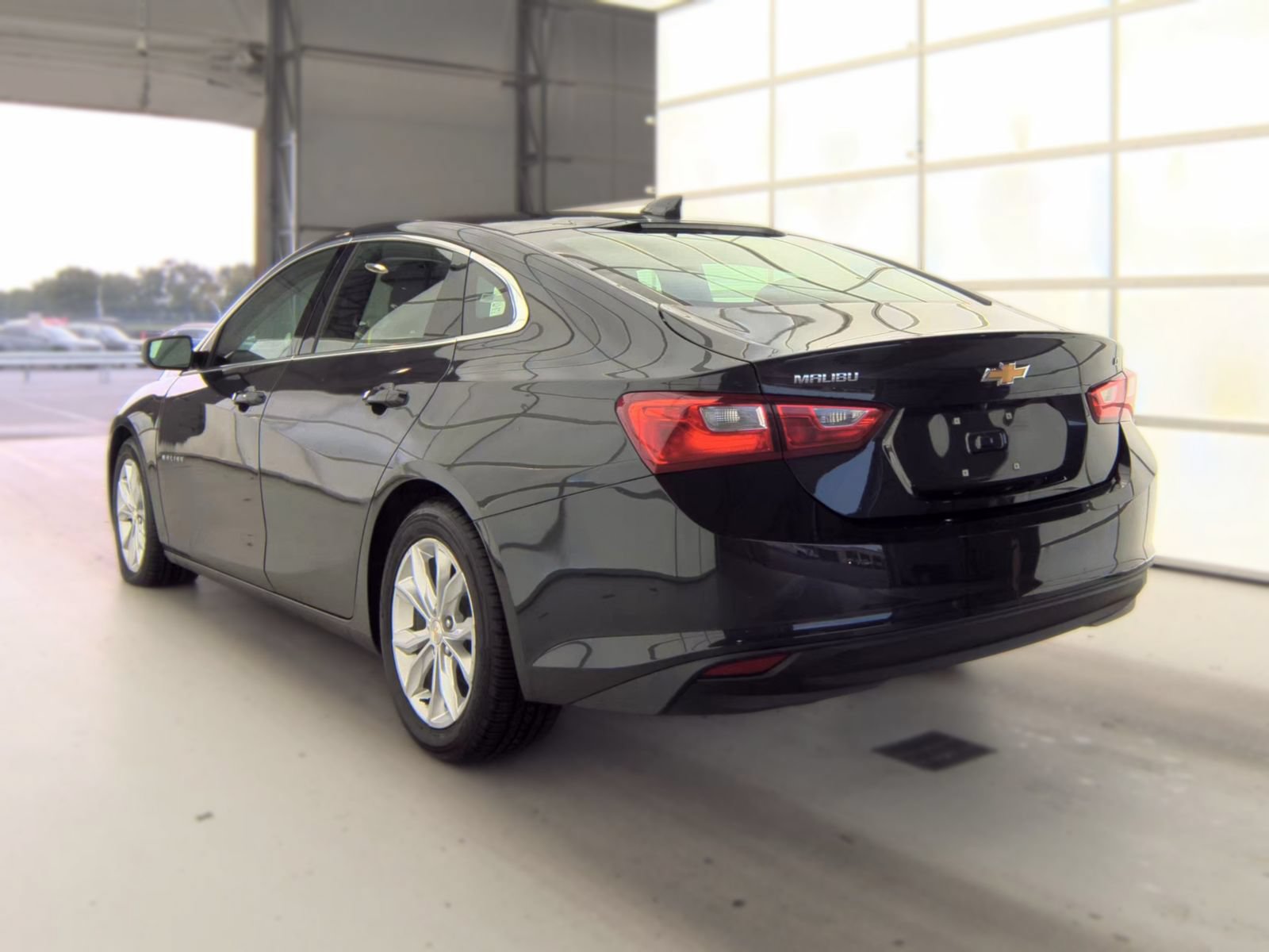 Used 2023 Chevrolet Malibu LT FWD image 4