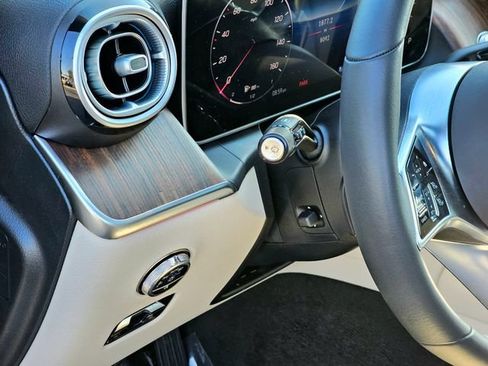 Used 2026 Mercedes-Benz GLC 300 4MATIC image 17