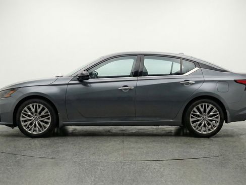 Used 2025 Nissan Altima 2.5 SV FWD image 5