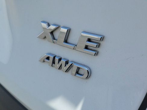 Used 2019 Toyota RAV4 XLE AWD/4WD image 8