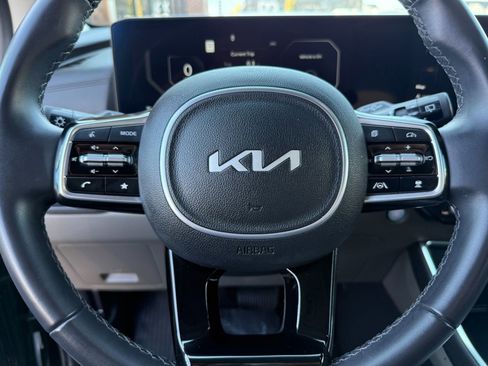 Used 2025 Kia Carnival SX image 11