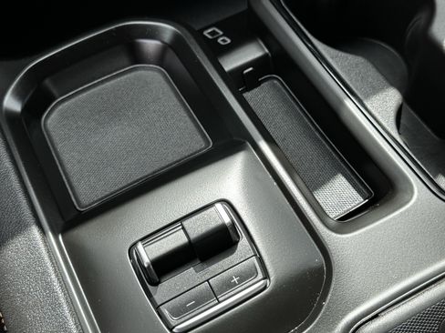 Used 2025 GMC Sierra 2500 AT4 image 23