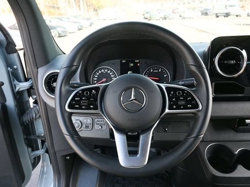 Used 2023 Mercedes-Benz Sprinter 2500 image 6