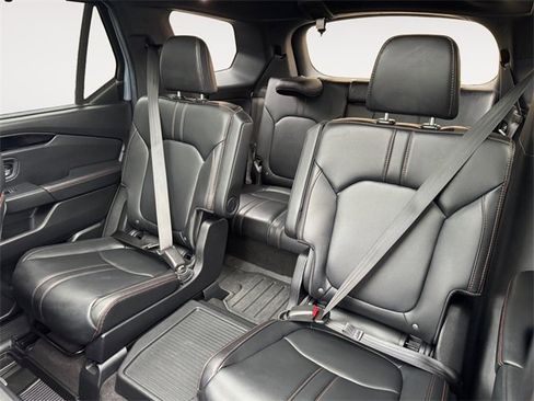 Used 2025 Honda Pilot TrailSport image 13