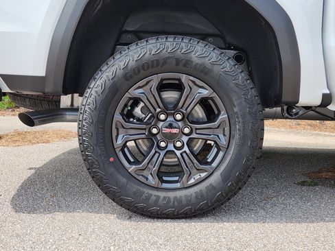 New 2025 GMC Canyon Elevation w/ Convenience Package image 46