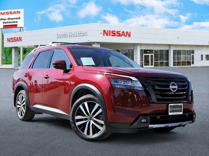 Used 2024 Nissan Pathfinder Platinum w/ Black Appearance Package