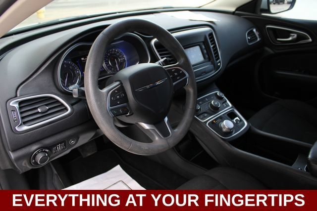 Used 2015 Chrysler 200 Limited FWD image 2