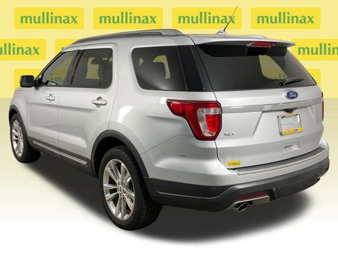 Used 2018 Ford Explorer XLT w/ Equipment Group 202A image 8