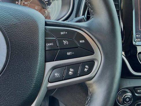 Used 2019 Jeep Cherokee Limited w/ Technology Group FWD image 31