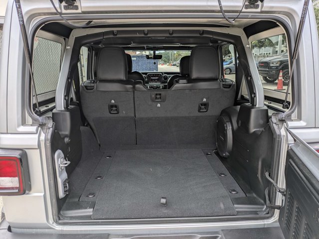 Used 2022 Jeep Wrangler Unlimited Sahara AWD/4WD image 12