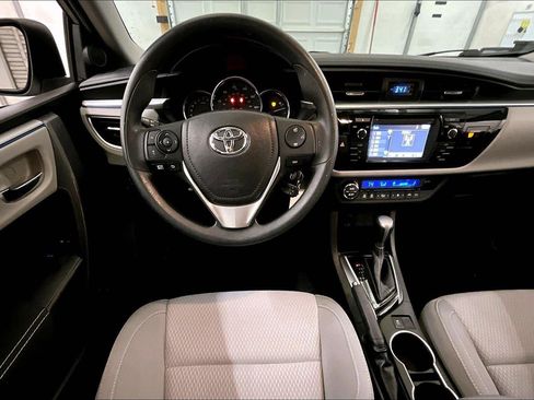Used 2015 Toyota Corolla LE image 5