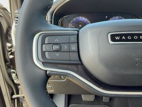 Used 2024 Jeep Wagoneer 2WD image 18