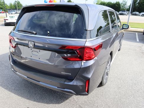 New 2026 Honda Odyssey Touring image 4