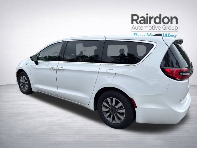 Used 2024 Chrysler Pacifica Limited FWD image 5