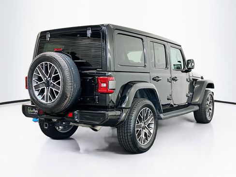 Used 2023 Jeep Wrangler Unlimited Sahara image 9