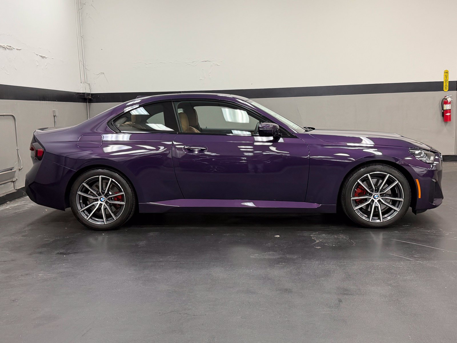 Used 2024 BMW 230i Coupe w/ Convenience Package RWD image 3