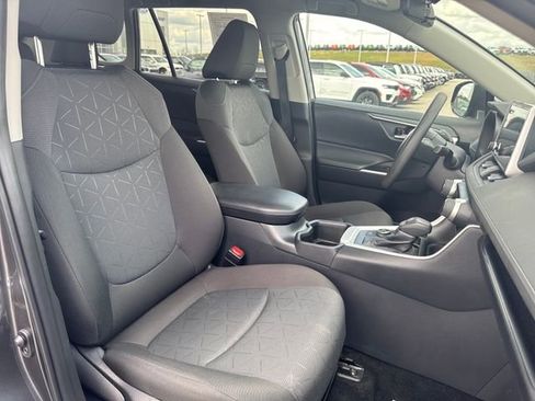 Used 2025 Toyota RAV4 XLE image 31