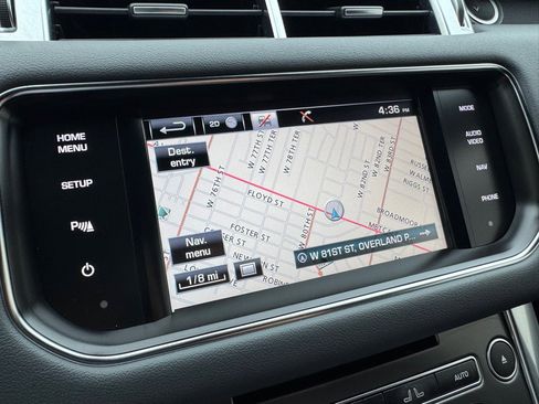 Used 2015 Land Rover Range Rover Sport SE image 16