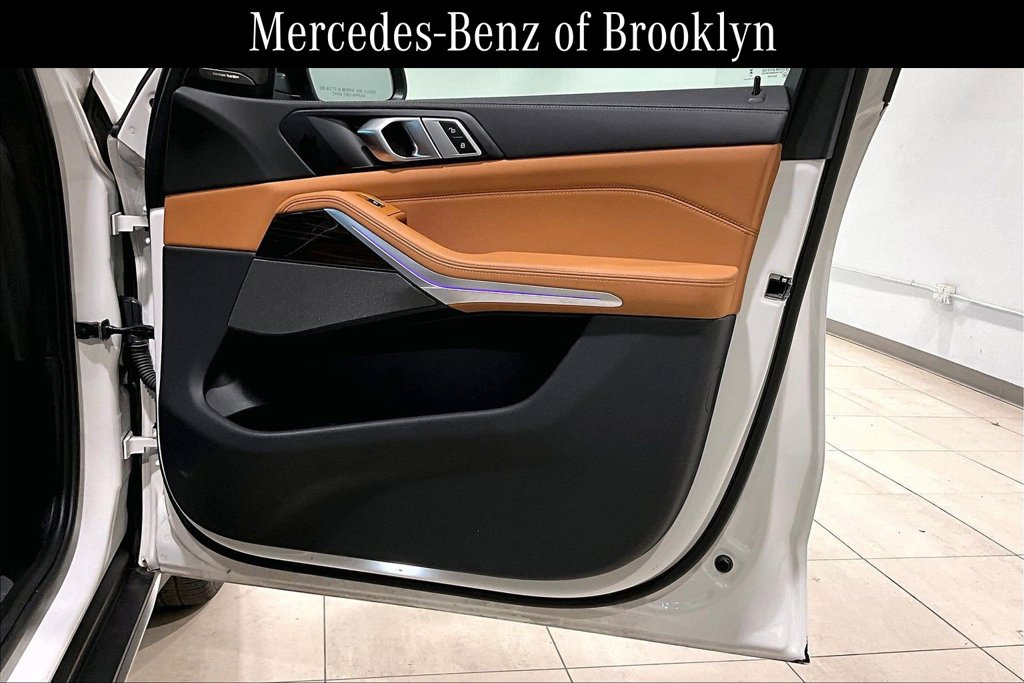 Used 2024 BMW X5 xDrive50e w/ Premium Package AWD/4WD image 22