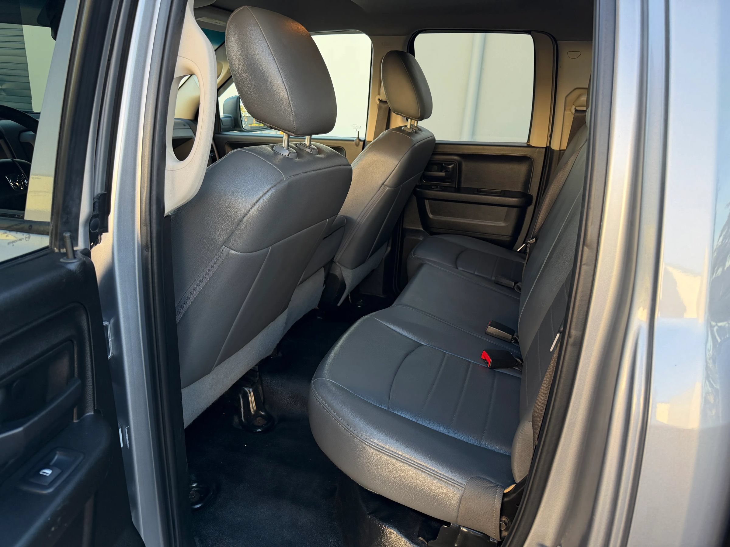 Used 2019 RAM 1500 ST AWD/4WD image 15