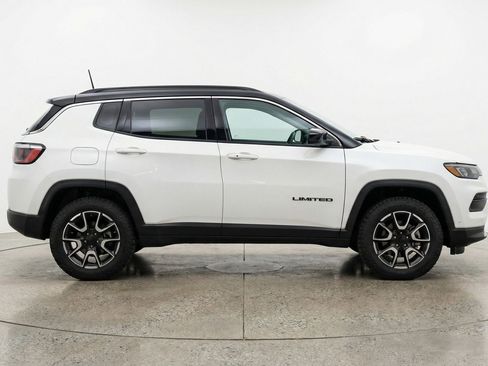 Used 2025 Jeep Compass Trailhawk AWD/4WD image 11