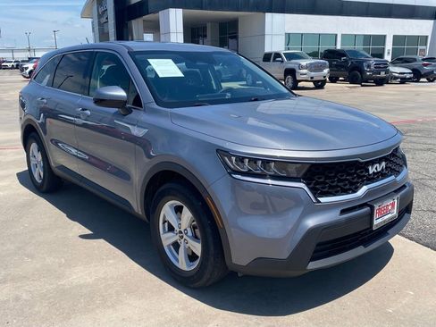 Used 2023 Kia Sorento LX FWD image 7