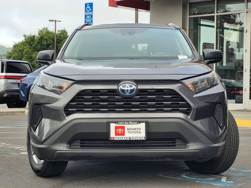 Used 2022 Toyota RAV4 LE AWD/4WD image 2