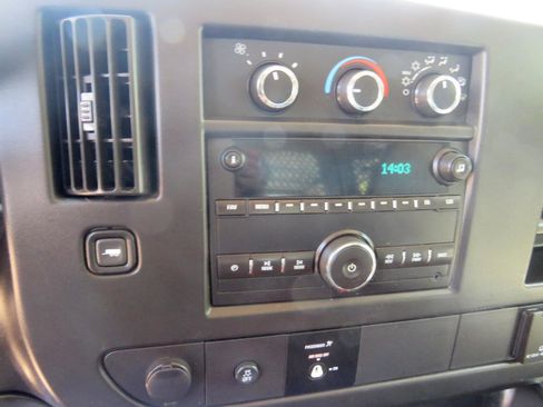 Used 2015 GMC Savana 2500 RWD image 18