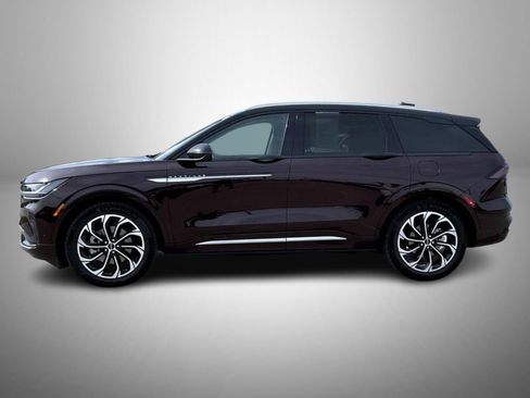 Certified 2024 Lincoln Nautilus Reserve w/ Equipment Group 203A AWD/4WD image 8