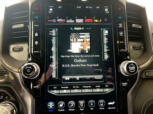 Used 2020 RAM 1500 Limited w/ Black Appearance Package image 10