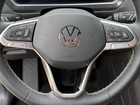 Used 2023 Volkswagen Tiguan SE FWD image 13