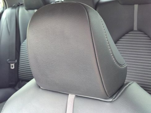 Used 2018 Toyota Camry SE image 17