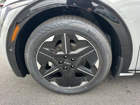 New 2025 Kia EV6 Wind image 16
