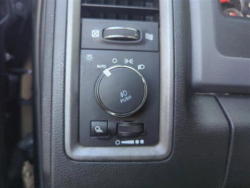 Used 2015 RAM 1500 Express image 17