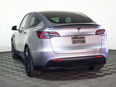 Used 2024 Tesla Model Y Performance image 2