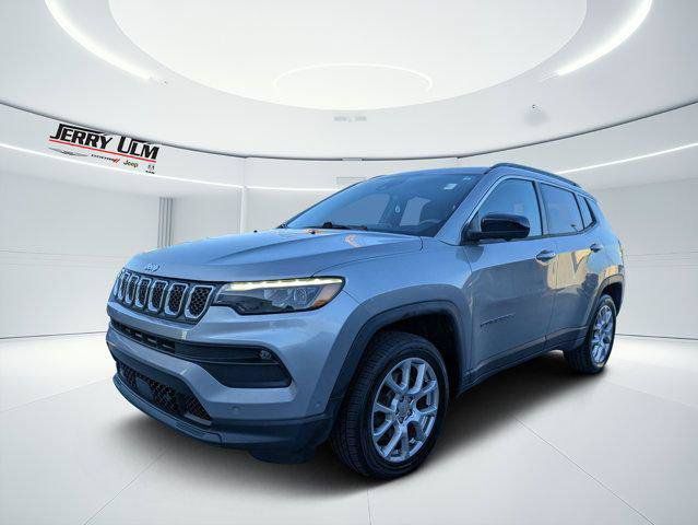 Certified 2023 Jeep Compass Latitude w/ Sun and Sound Group AWD/4WD image 7