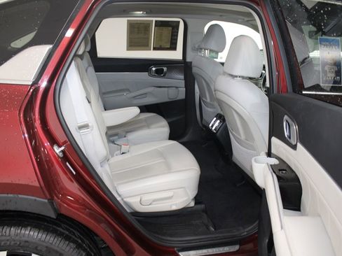 Used 2024 Kia Sorento SX image 33