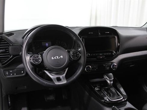 Used 2022 Kia Soul EX image 6