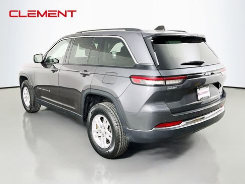 Used 2023 Jeep Grand Cherokee Laredo RWD image 9