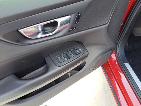 Used 2021 Volvo S60 T5 Momentum w/ Premium Package image 16