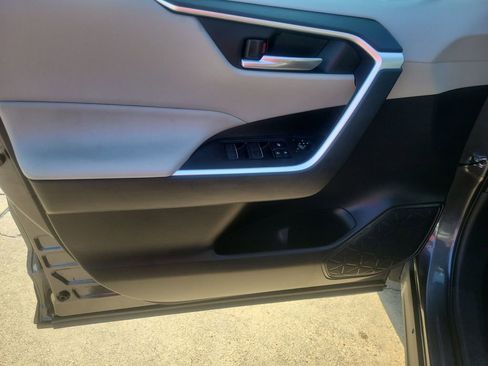 Used 2023 Toyota RAV4 XLE w/ Convenience Package image 12