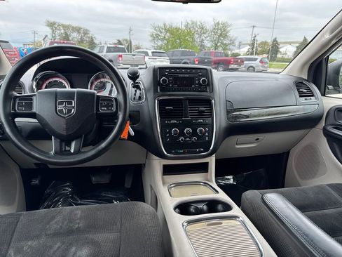 Used 2015 Dodge Grand Caravan SXT FWD image 12