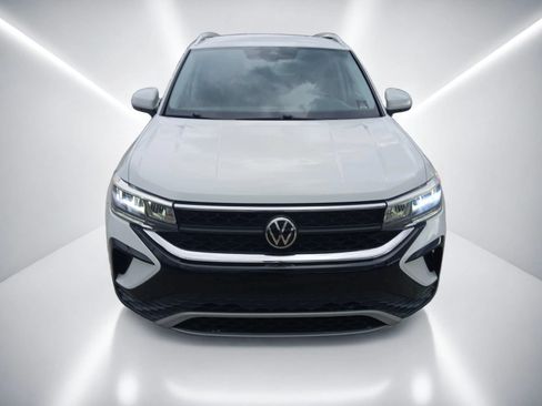 Used 2022 Volkswagen Taos SE AWD/4WD image 3