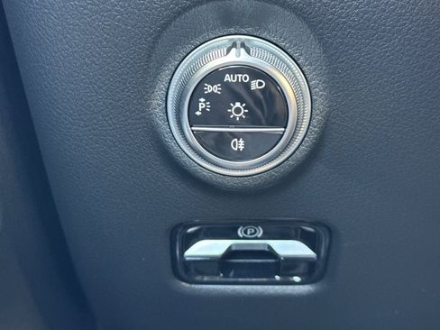 Certified 2025 Mercedes-Benz C 300 4MATIC Sedan image 33