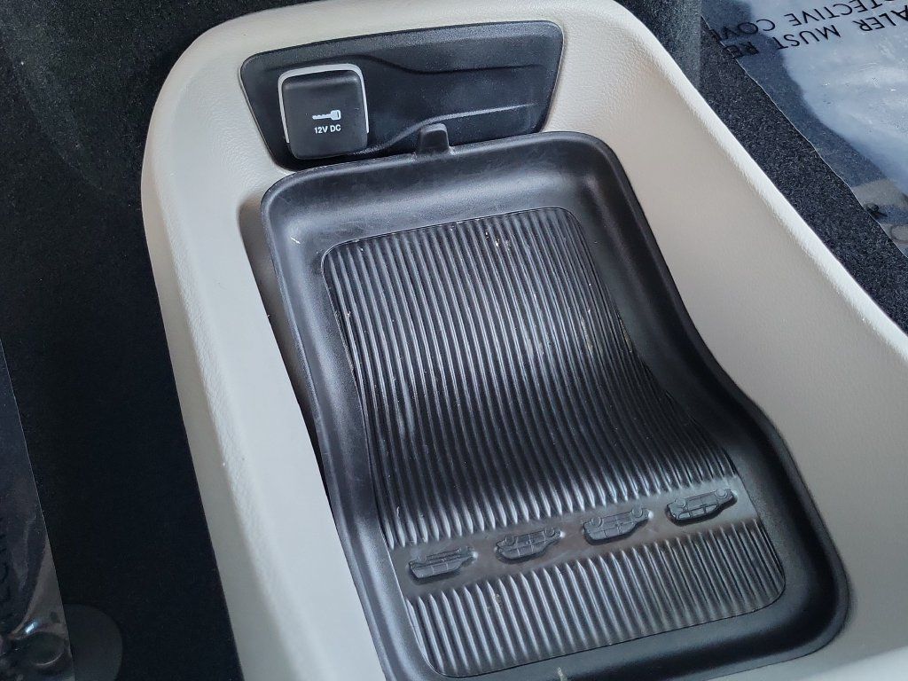 Used 2024 Chrysler Voyager LX FWD image 14
