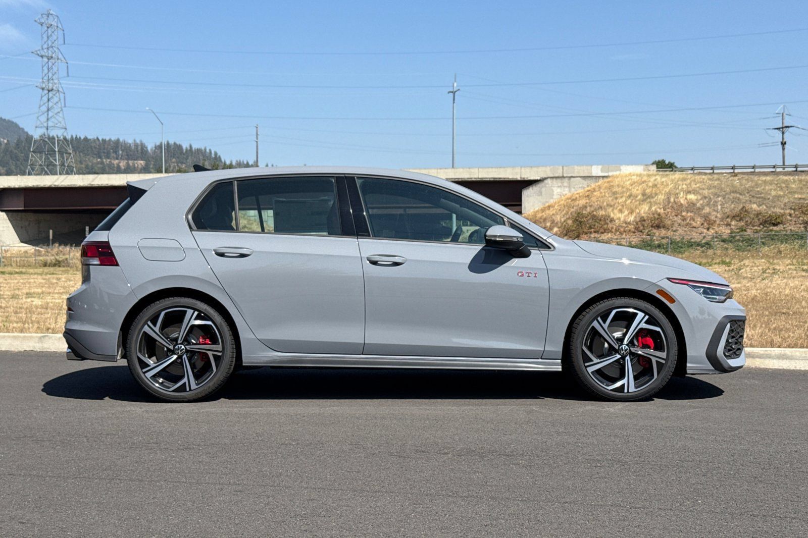 New 2026 Volkswagen GTI SE FWD image 2