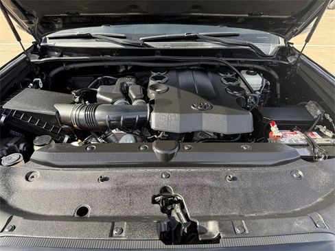 Used 2018 Toyota 4Runner Limited image 32